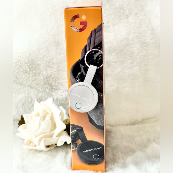 New with tags 2PC WIRELESS TRACKER TAGS with 2 key fobs. Track keys, bags & more - Picture 2 of 5